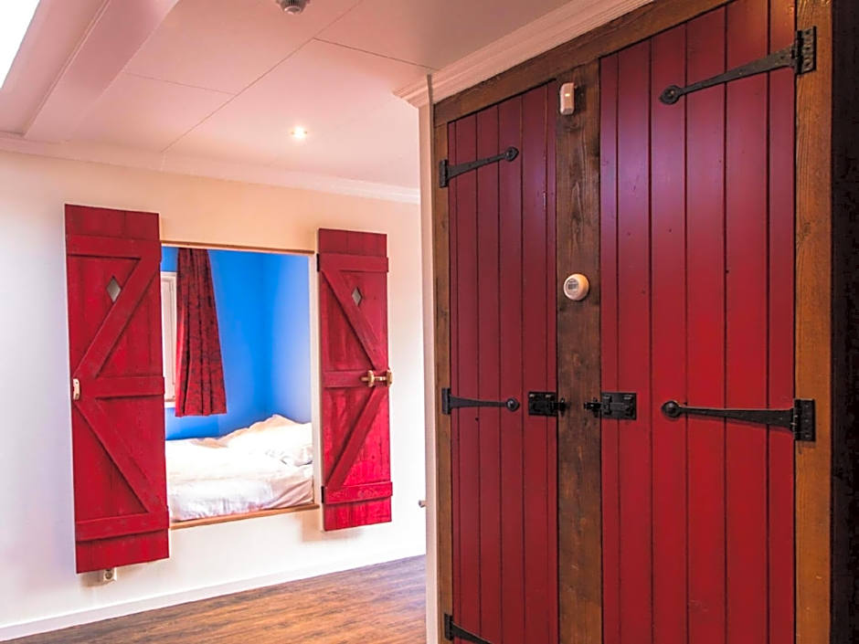 Castle Stay in De Eese with Royal Interiors