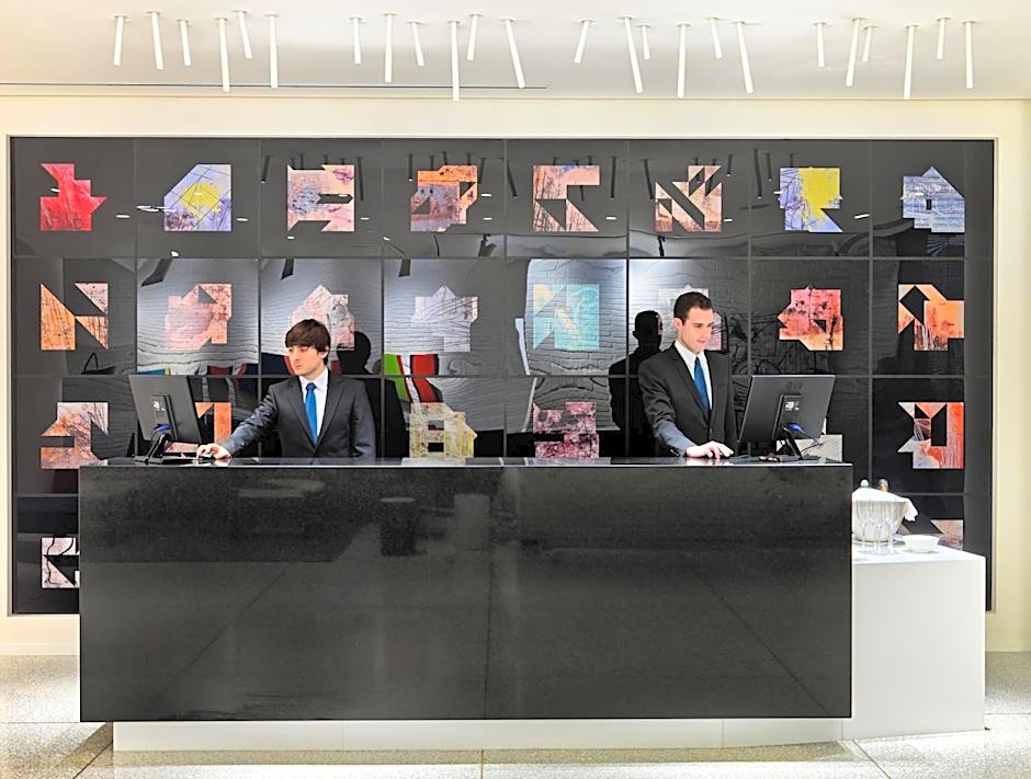 H10 Art Gallery