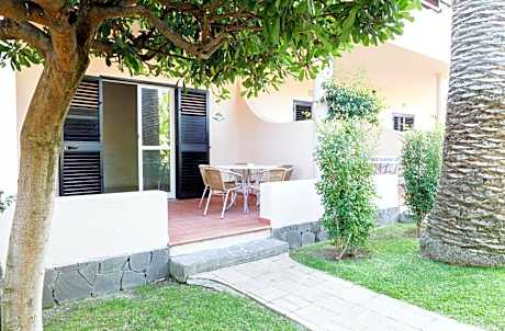 One-Bedroom Apartment with Garden View