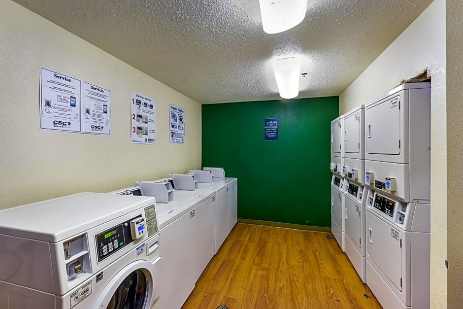 HomeTowne Studios by Red Roof Dallas - North Addison - Tollway