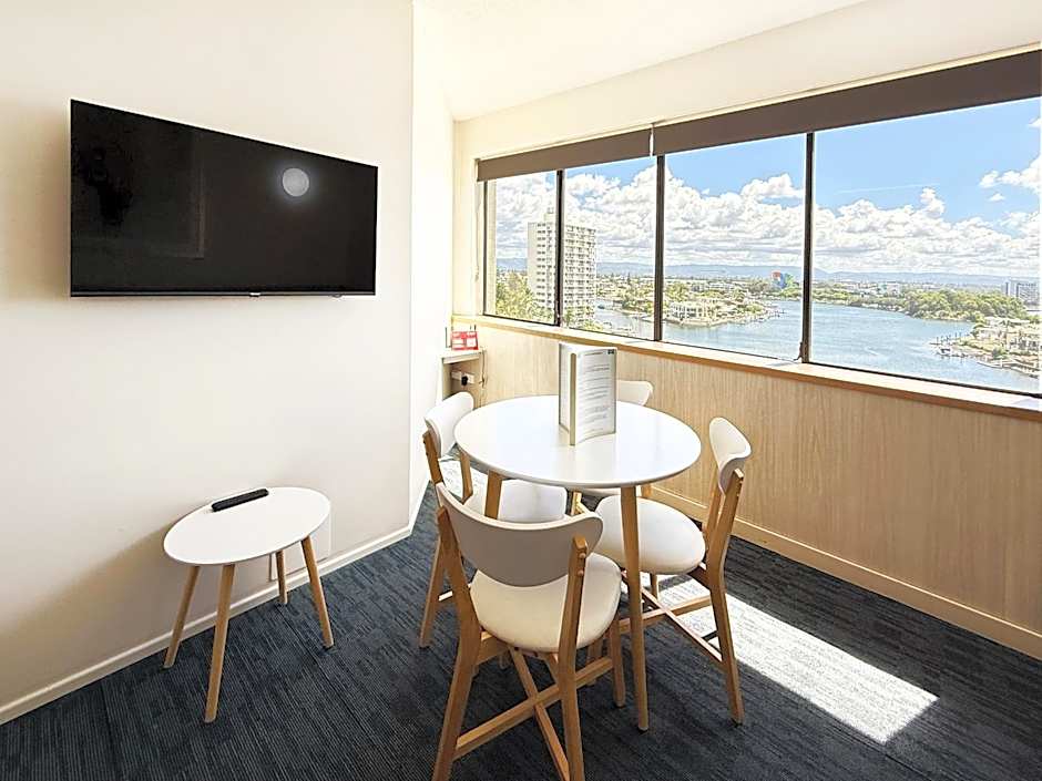 Tiki Hotel Apartments Surfers Paradise