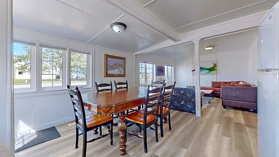 Main Beach River Retreat - Wasaga Beach 1 - Main Strip - 93 Mosley St