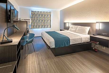 1 Queen Bed | ADA/Tub, Non-Smoking