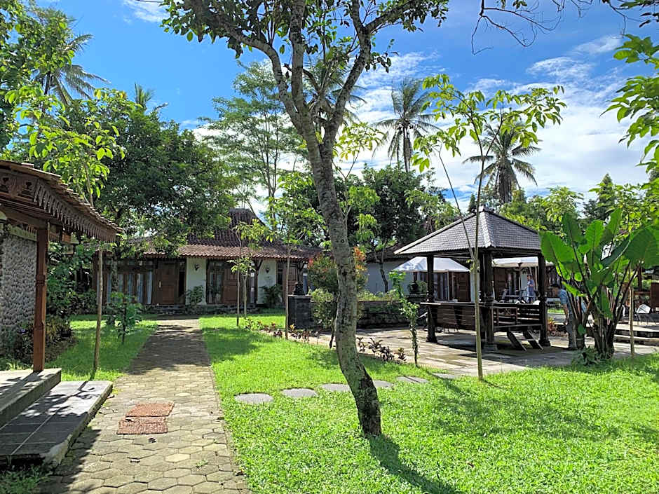 The Nalaya Hotel & Resto