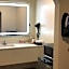 Econo Lodge Inn & Suites