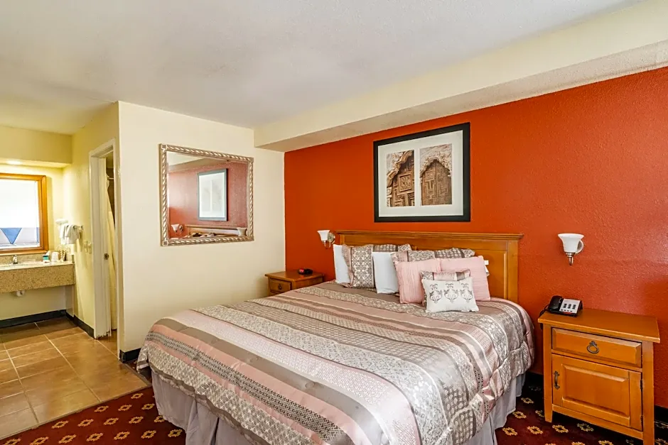 Econo Lodge Inn & Suites Downtown San Antonio