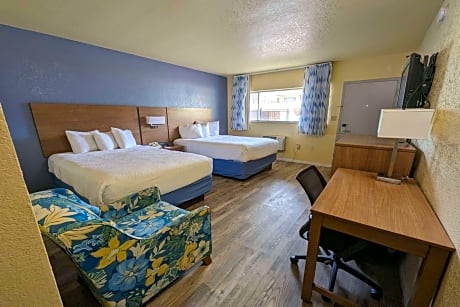 2 Double Beds Mobility/Hearing Accessible Room Roll-In Shower Non-Smoking
