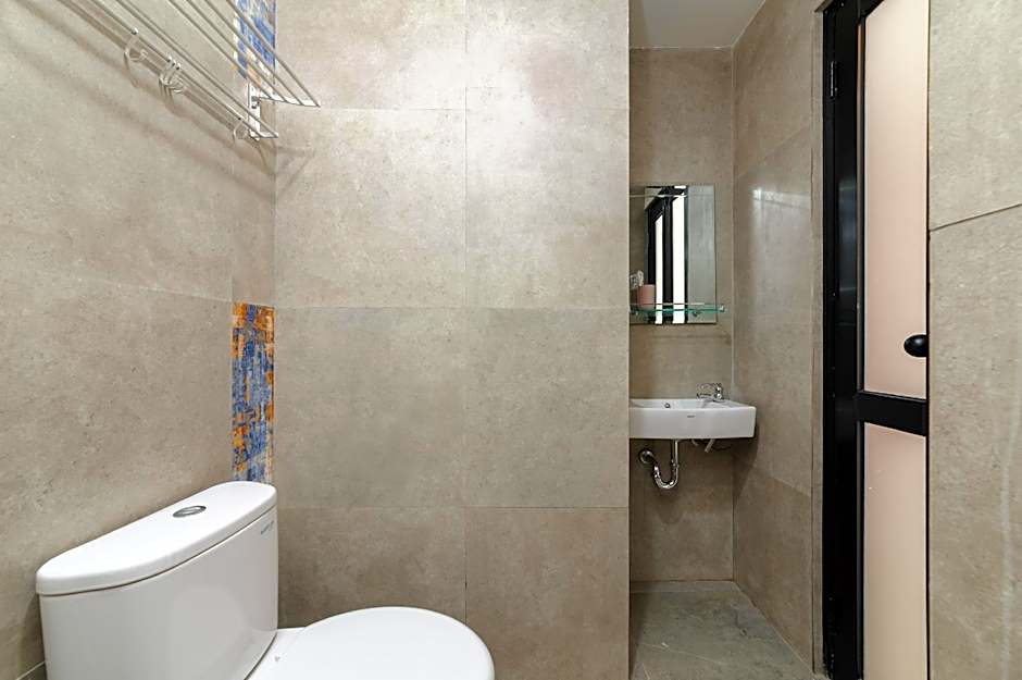 Urbanview Hotel Puri Indah