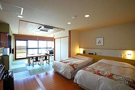 Japanese-Western Style Room with Open-Air Bath