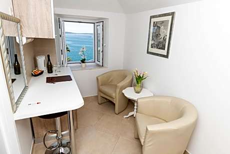 Deluxe Suite with Sea View