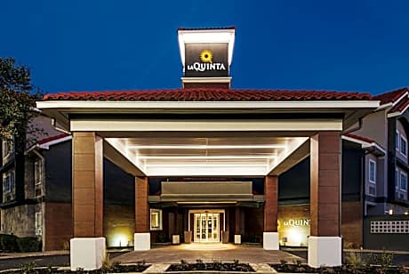 La Quinta Inn & Suites by Wyndham Austin at The Domain