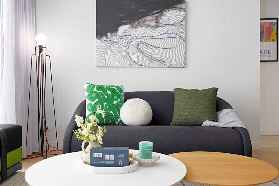 Luxury 1BR in Brisbane City River Firework View