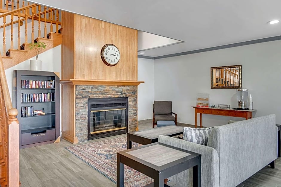 Country Inn & Suites by Radisson, Grand Rapids Airport, MI