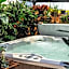 Entertainer's Paradise! Child =& pet friendly Pool spa, movie room - close to Australia Zoo