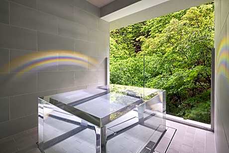 Kohoo Room - Modern Art and Tradition Experience Included