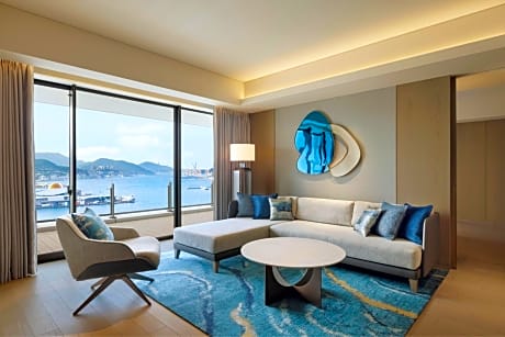 One-Bedroom Suite with Harbor View - Club Lounge Access