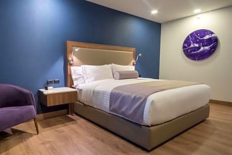 Traditional King Room with City View