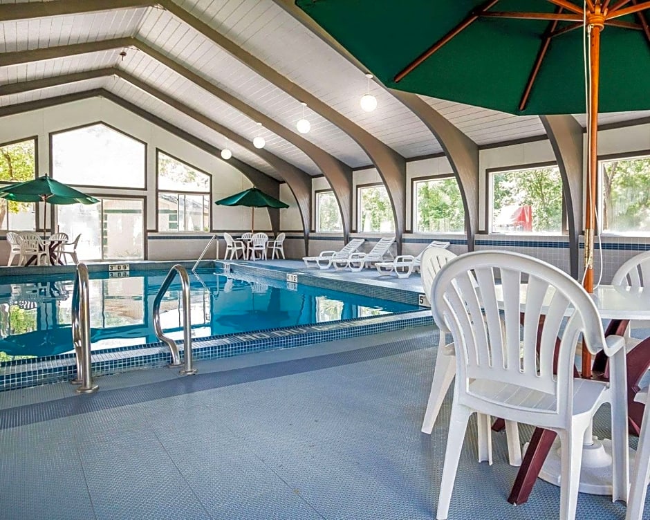 Quality Inn & Suites Des Moines - Merle Hay Road