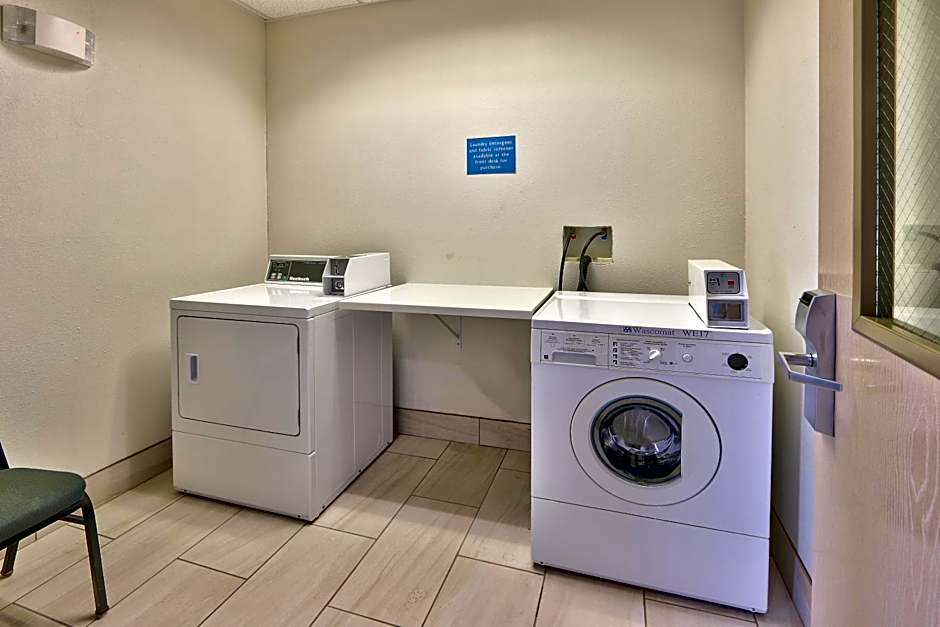 Holiday Inn Express & Suites Portales By IHG