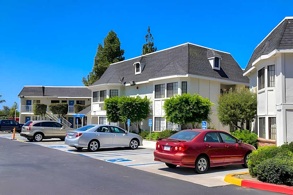 Motel 6 Carlsbad Downtown