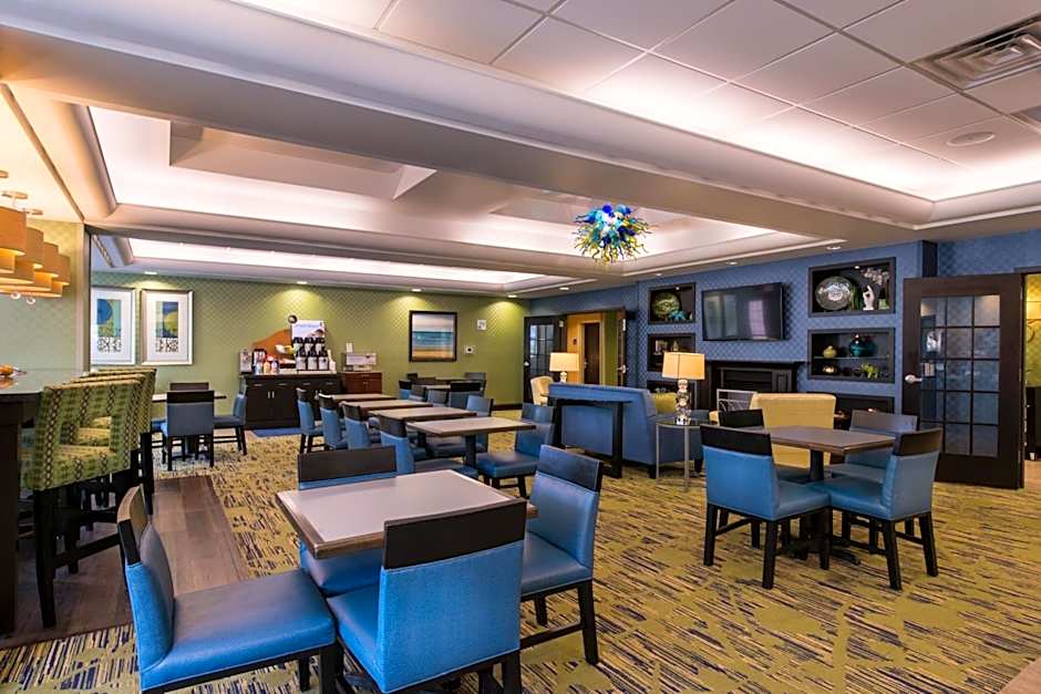 Holiday Inn Express and Suites Dickson City By IHG