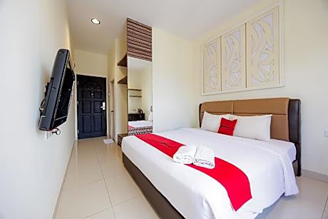 RedDoorz Plus near Ferry Terminal Batam Center