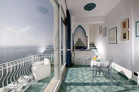 Junior Suite with Sea View and Spa Bath