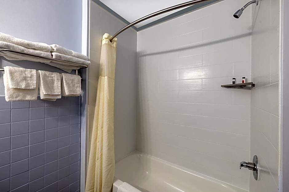 Travelodge by Wyndham Spirit Lake/Okoboji