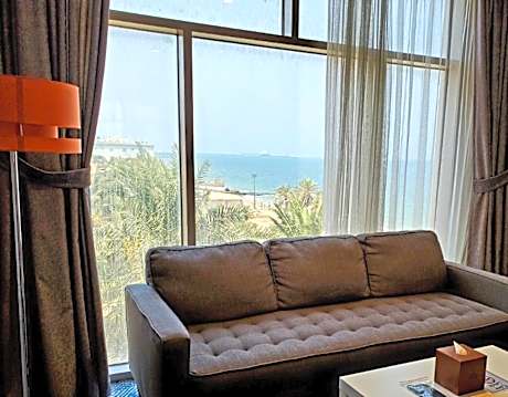 Deluxe Twin Room with Partial Sea View