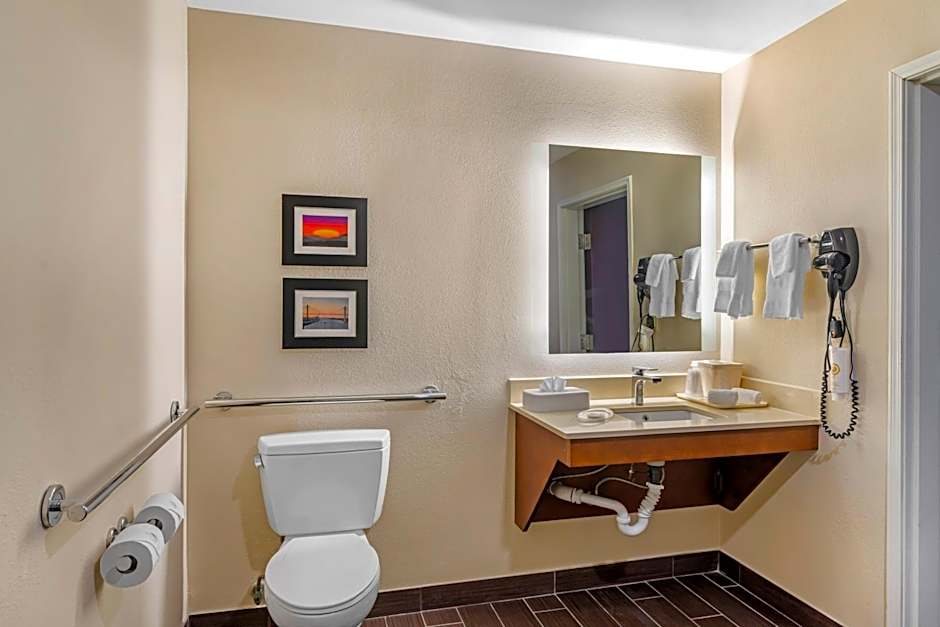 Comfort Suites Savannah Gateway I-95