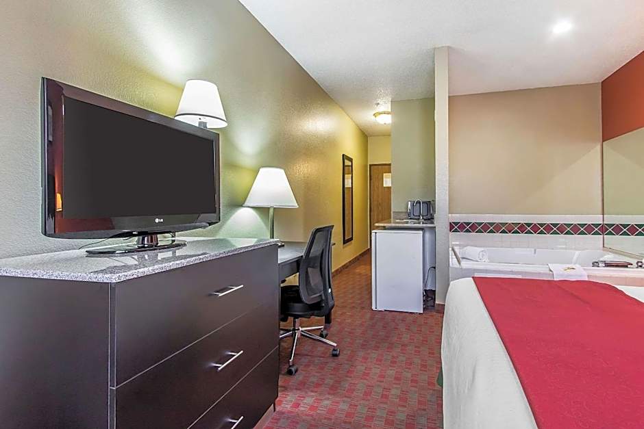 Quality Inn & Suites La Vergne