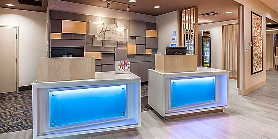 Holiday Inn Express and Suites Carlisle Southwest I-81 By IHG