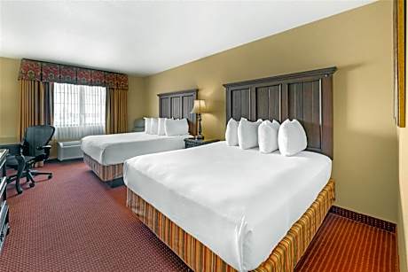 Queen Room with Two Queen Beds with Roll-In Shower - Mobility Access