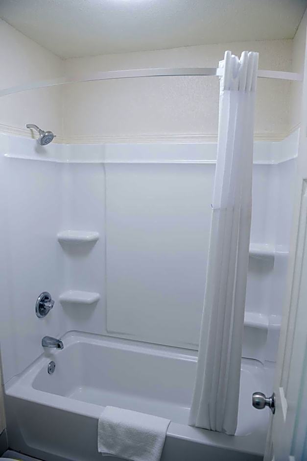 Clarion Pointe Athens I-65