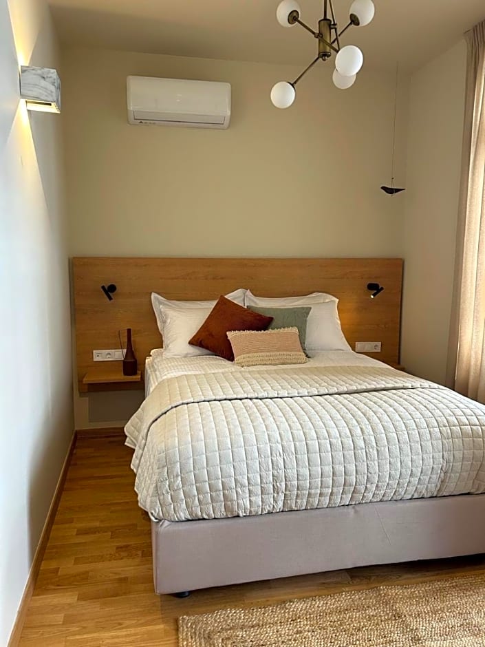 Living Yard Acropolis