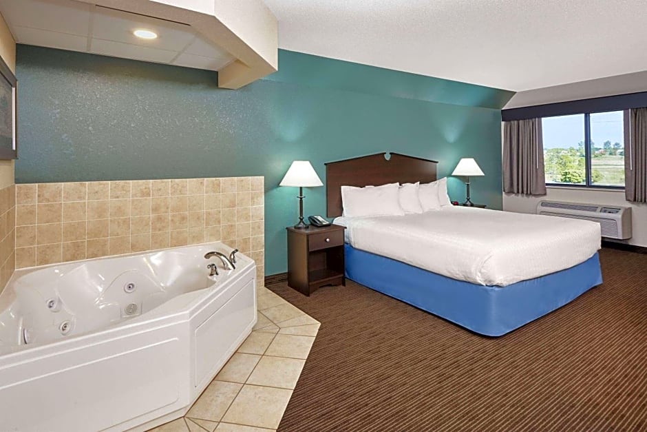 AmericInn by Wyndham Green Bay East