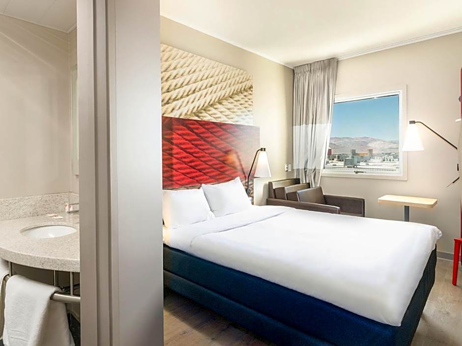 Ibis Iquique