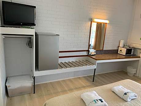 Pet Friendly Room with 1 King Bed, Non Smoking