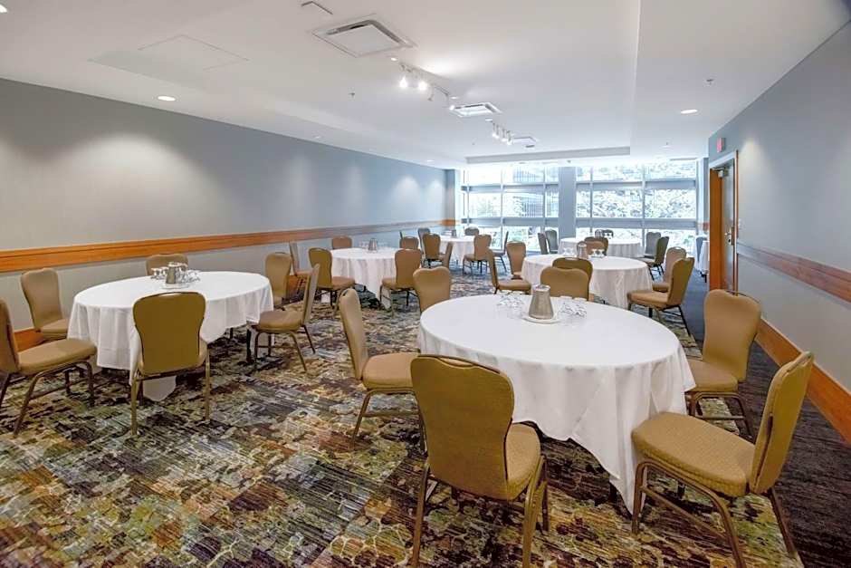 COAST COAL HARBOUR HOTEL by APA