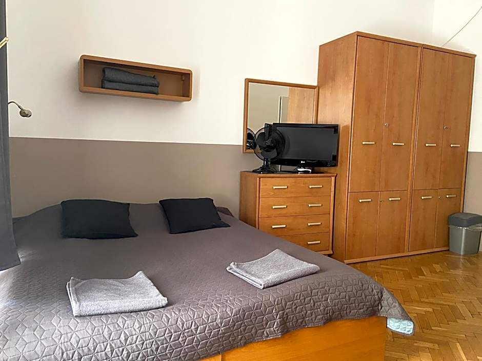 Guest Rest Studio Apartments