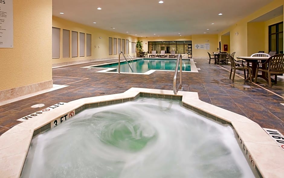 Holiday Inn Express Hotel and Suites Saint Robert, an IHG Hotel