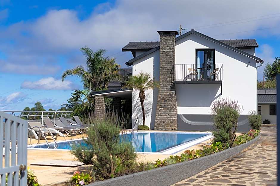 Photo 1 of 50 of Casa das Proteas