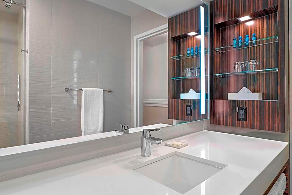 Delta Hotels by Marriott Edmonton Centre Suites