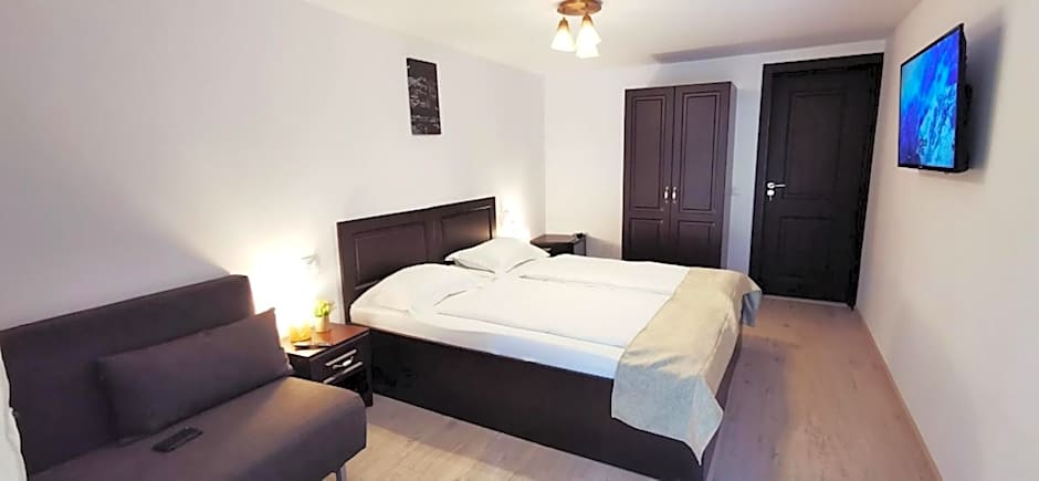 Complex Parc Pini Moinesti