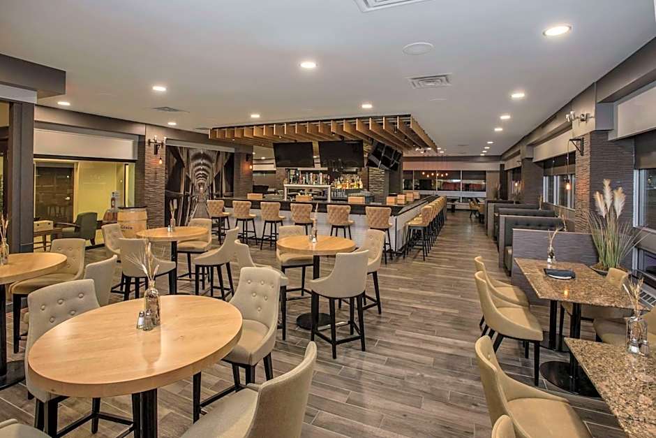 Hilton Winnipeg Airport Suites