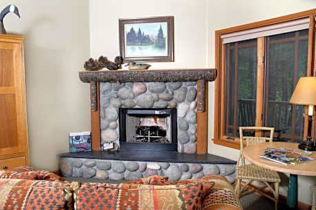 Cabin with King Bed and River View