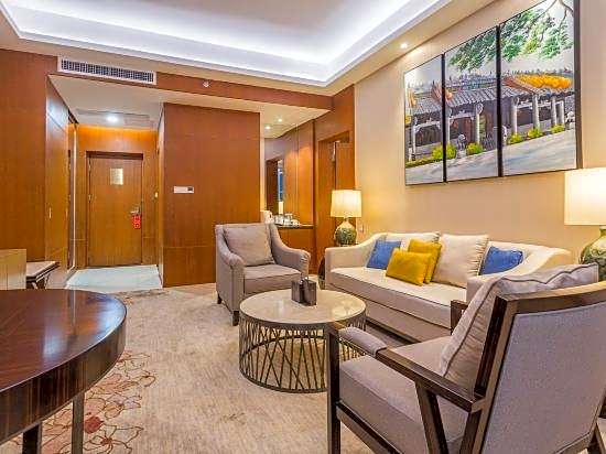 The Thousand Lantern Lake Hotel