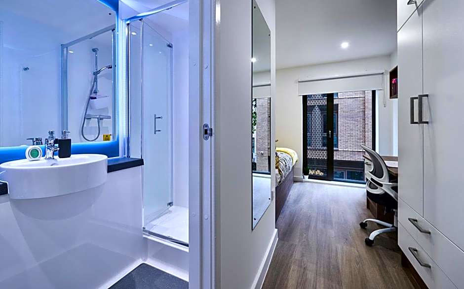 For Students Only The Oaks in Coventry