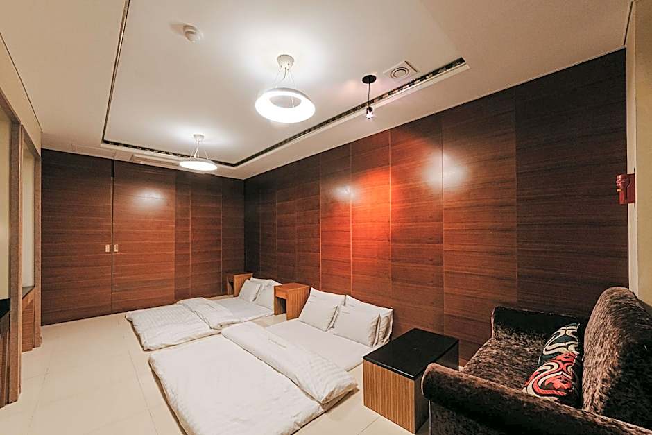 Tongyeong Gallery Hotel