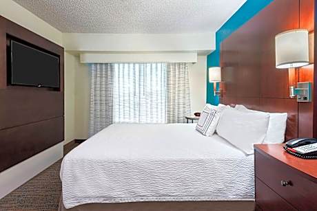 2 Bedroom Suite, Bedroom 1: 1 King, Bedroom 2: 1 King, Sofa bed, Fireplace